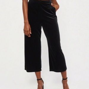 Abercrombie & Fitch Black Wide Legged Velvet Pants